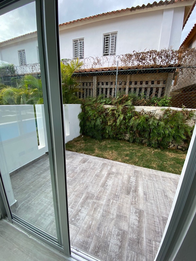 casas vacacionales y villas - Venta de Villa tipo townhouse en Bavaro punta cana con acceso a playa Bavaro  8