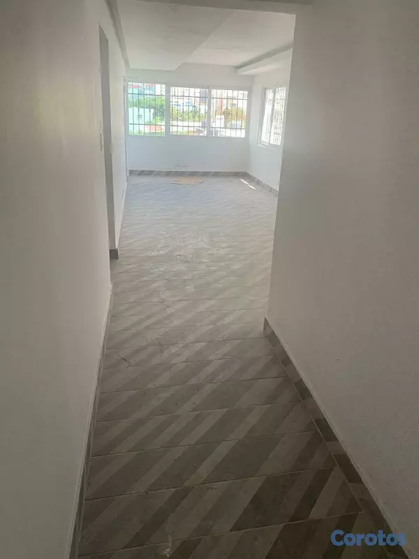 oficinas y locales comerciales - Alquiler Locales Ubicados en la Rómulo Betancourt, 10