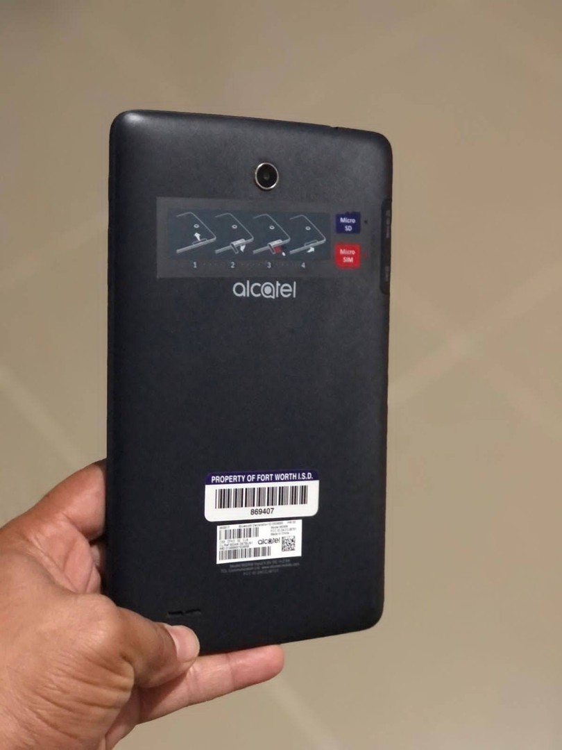 celulares y tabletas - Alcatel A30 Tablet 8" 16GB 2GB Quad-Core 1.1GHz desbloqueada condiciones 9/10

