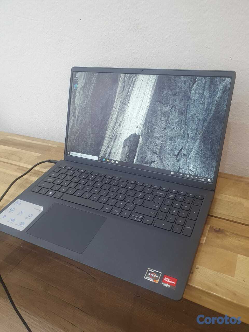 computadoras y laptops - Laptop Dell Inspiron 15, AMD Ryzen 7 7730U, 16GB RAM, 512GB SSD, 15.6" FHD nueva 4