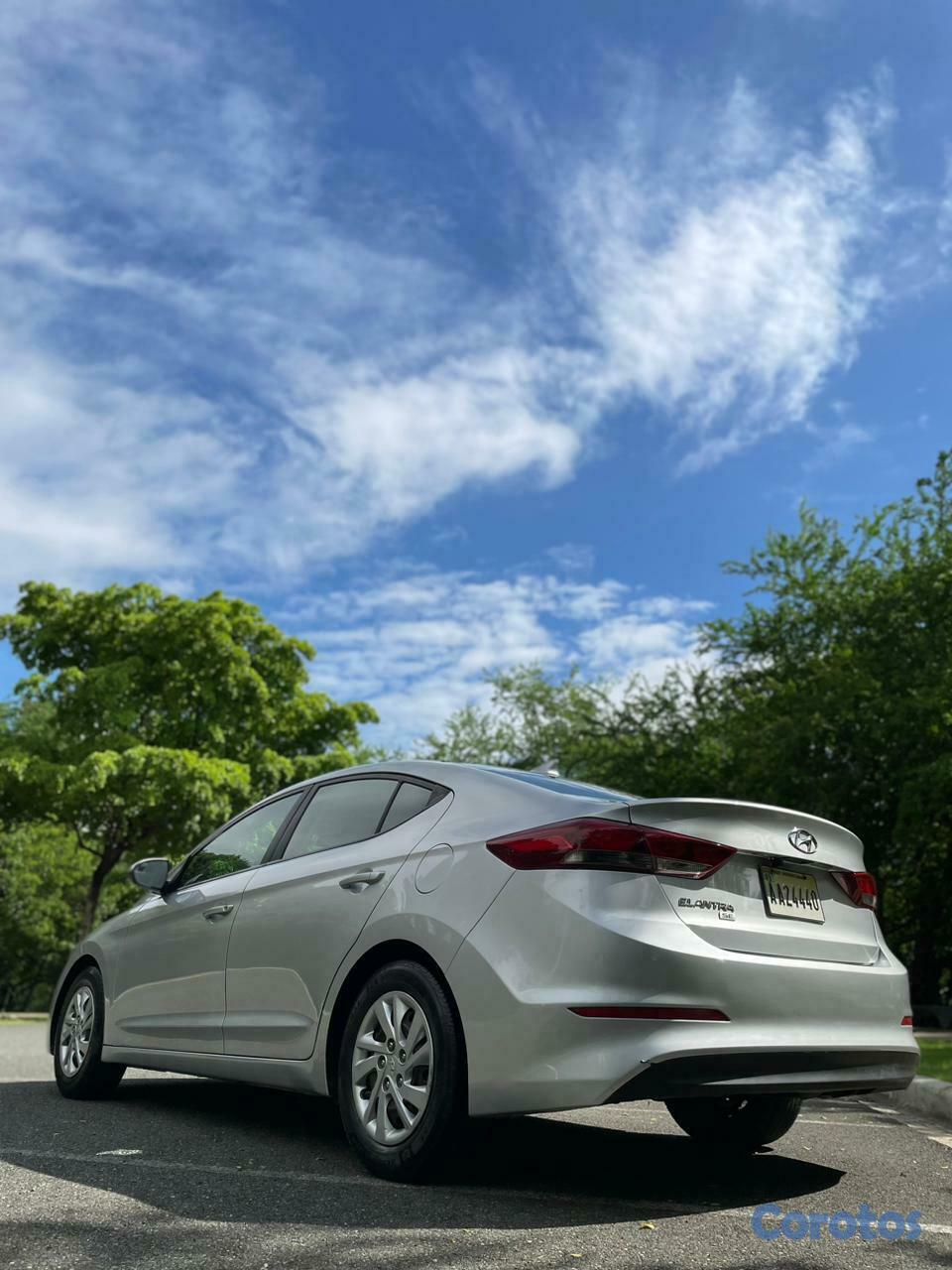 carros - Hyundai Elantra SE 2017 CLEAN CAR FAX 5