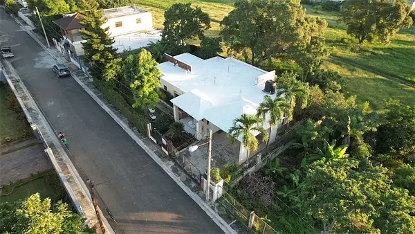 casas - Amplia casa de venta en Gurabo  1