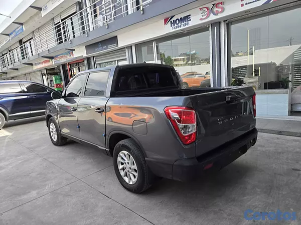 jeepetas y camionetas - KGM REXTON 2021 GRIS OSCURO DIESEL 6