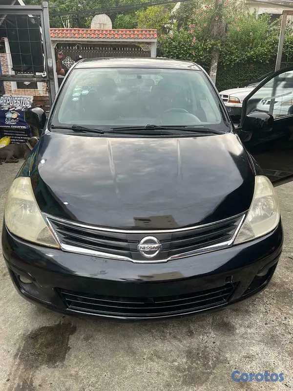 carros - Nissan versa negociable, año 2010 única dueña 4