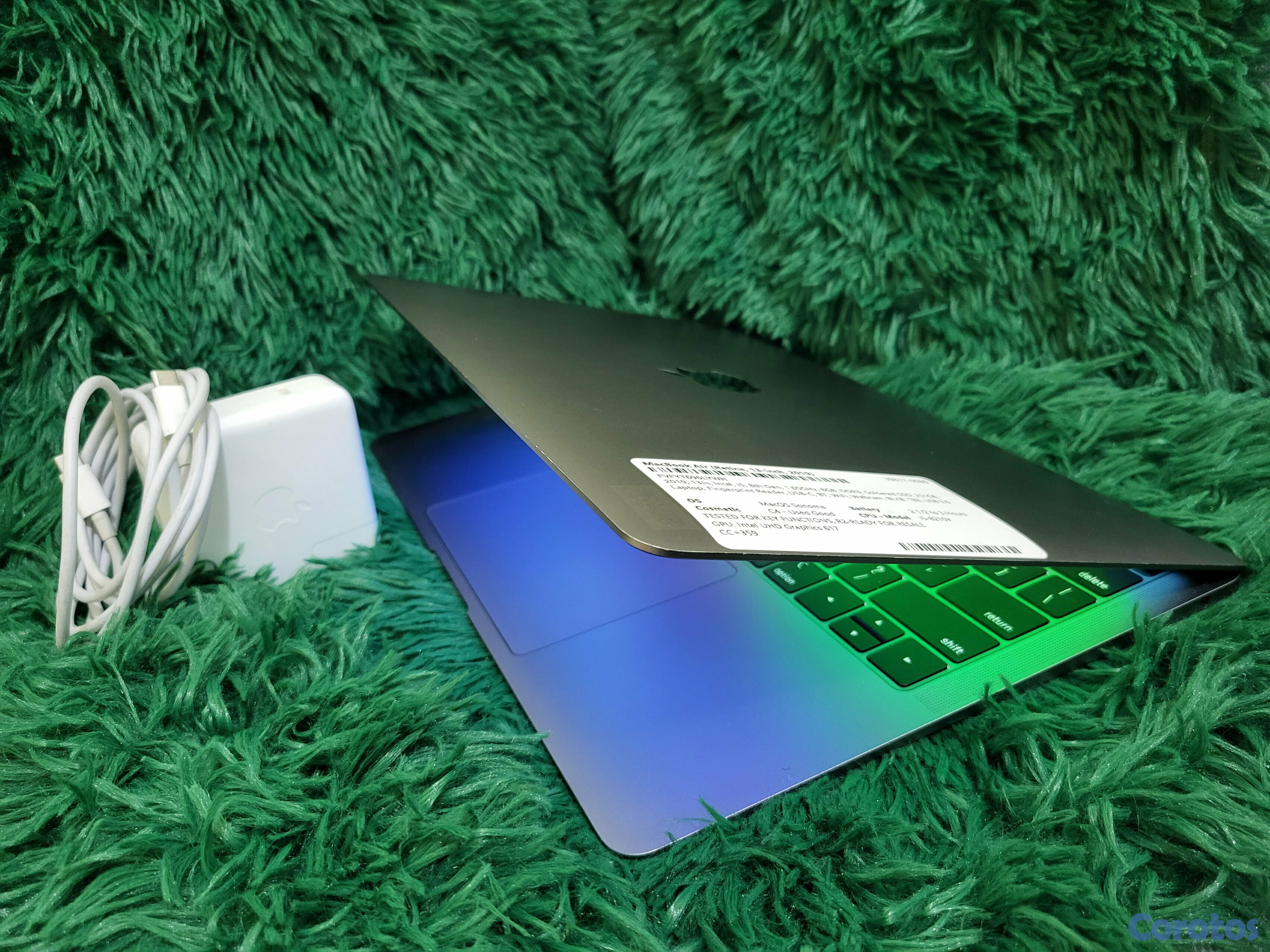 computadoras y laptops - Macbook Air i5 (2019) 256GB SSD  1