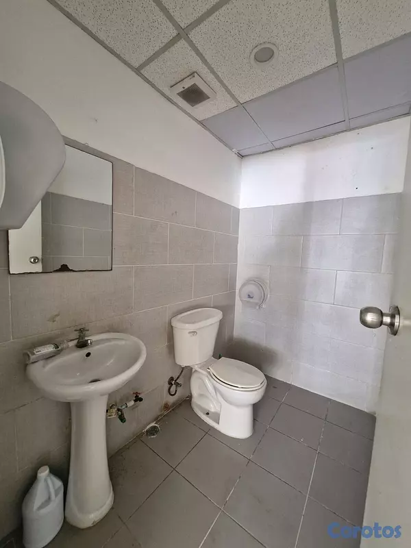 oficinas y locales comerciales - Local comercial primer nivel en Naco 4