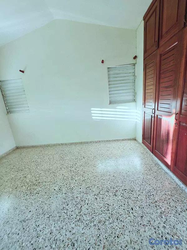 casas - Vendo casa de 2 niveles en Av. Independencia 10