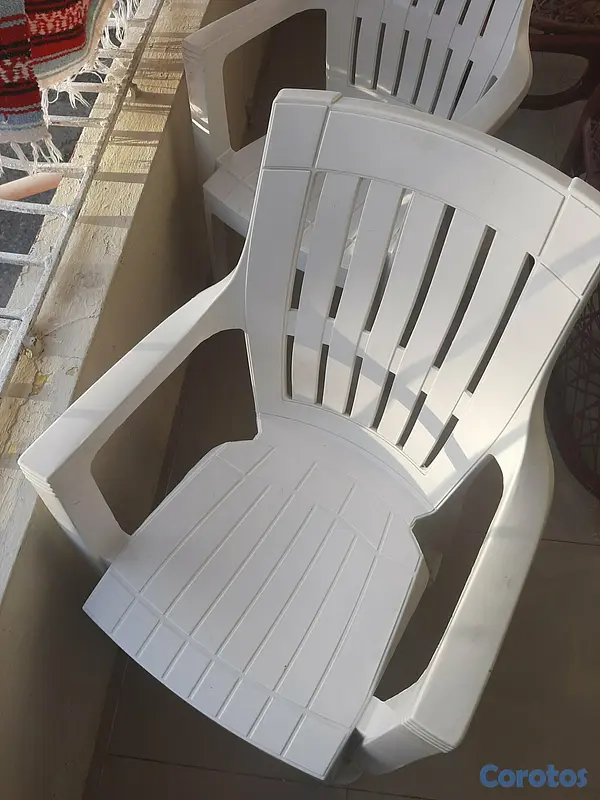 muebles y colchones - 4 Sillas plastica buenas condiciones  4