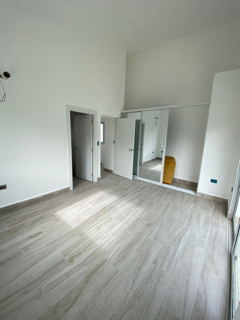casas vacacionales y villas - Venta de Villa tipo townhouse en Bavaro punta cana con acceso a playa Bavaro  5