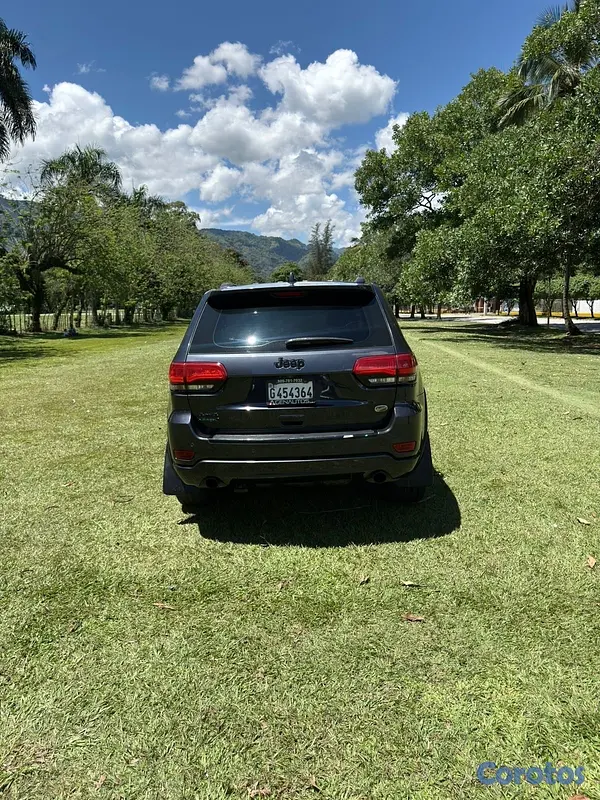 jeepetas y camionetas - JEEP GRAND CHEROKEE OVERLAND 2016 DIESEL 6