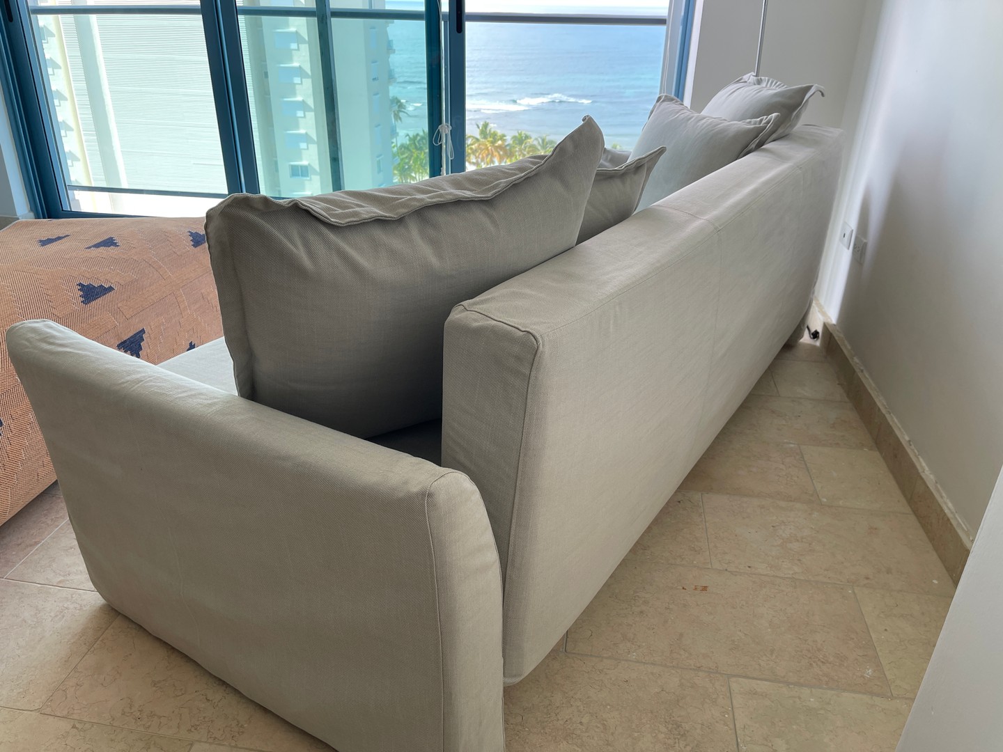 muebles y colchones - Sofa cama con gaveta para guardar las almohadas, sabanas  y cobijas 4