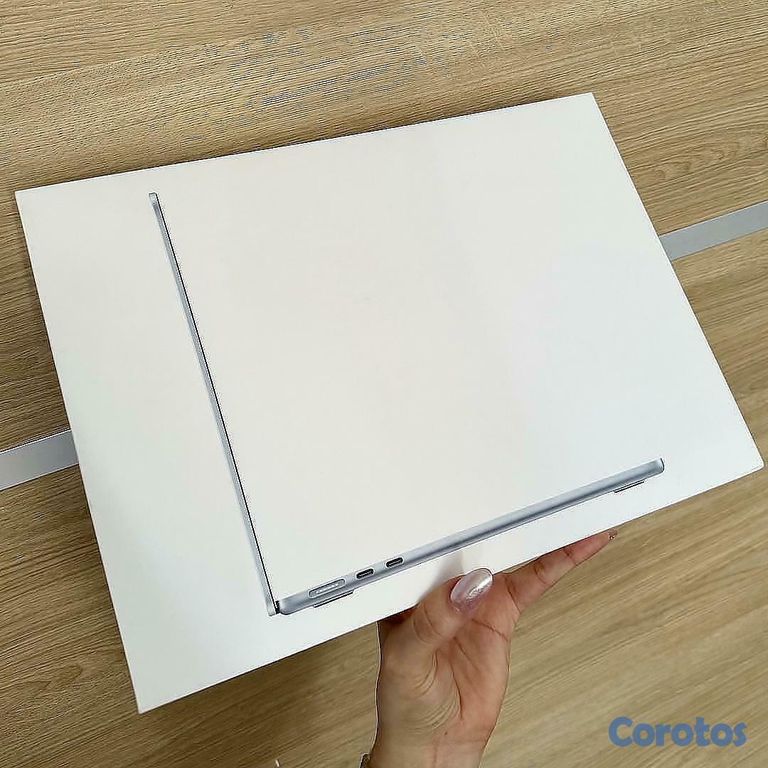 computadoras y laptops - MACBOOK AIR 13.6" M4 256GB 16GB RAM SELLADA OFERTA