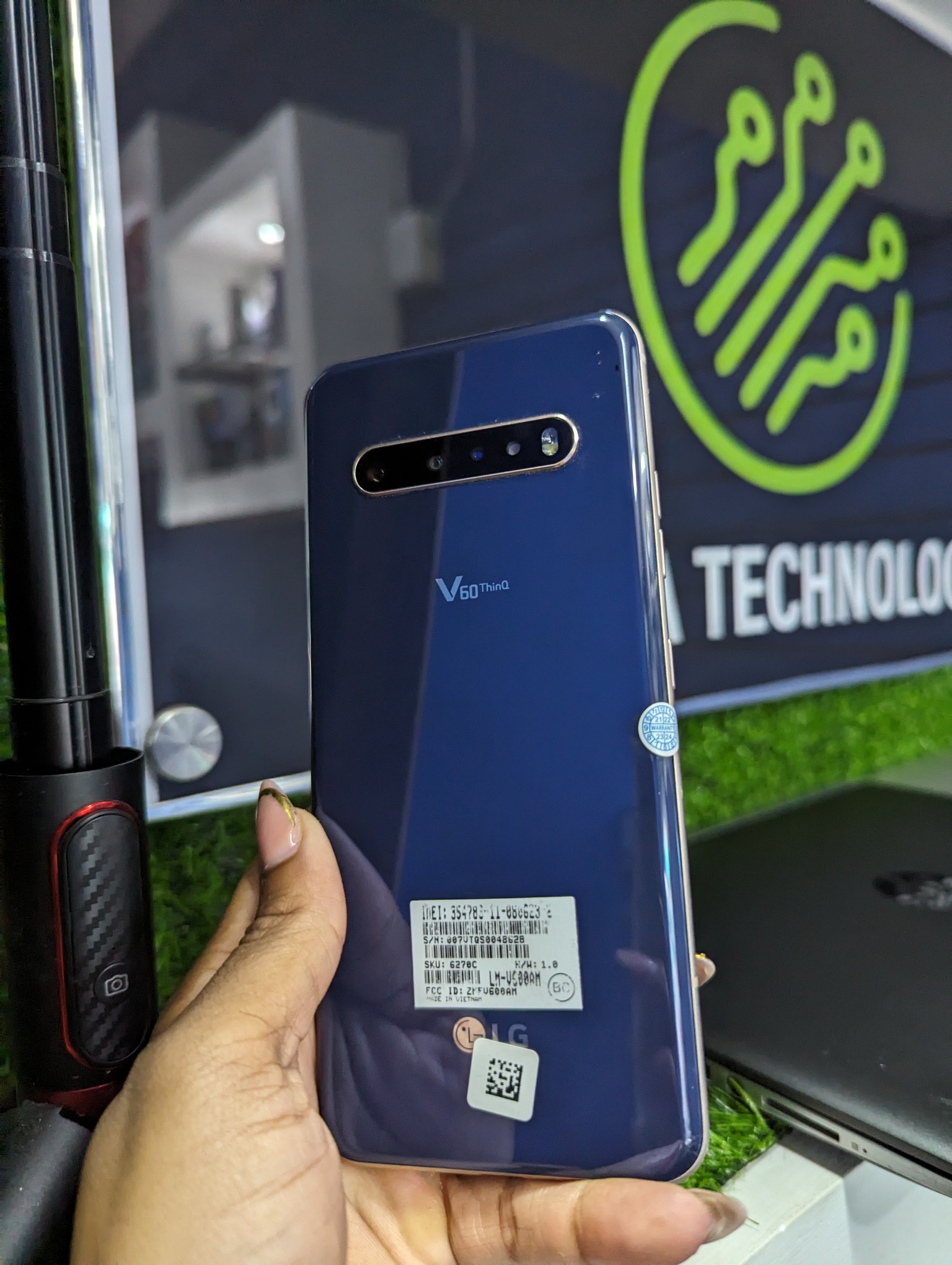 celulares y tabletas - LG V60 disponible 