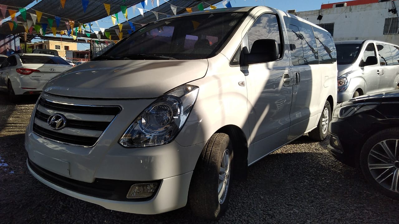 jeepetas y camionetas - HYUNDAI  STAREX 2017 BLANCADESDE: RD$ 1,250.100.00 6