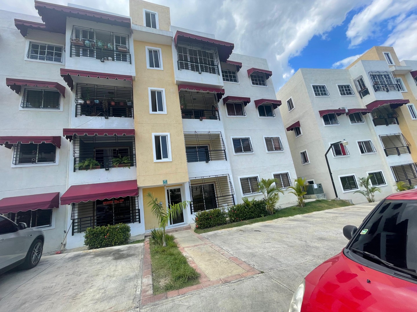 apartamentos - Apartamento en la Jacobo Majluta proximo al Bravo Jardines del Arroyo 17,000