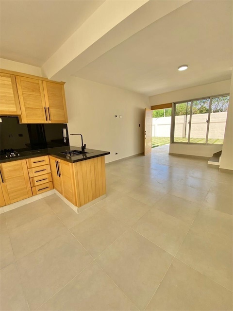 casas vacacionales y villas - Venta de villas tipo townhouse en Juan dolio a 5 minutos de la playa  9