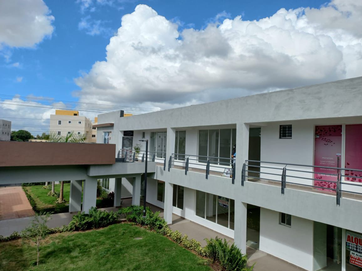 oficinas y locales comerciales - Alquilo local en plaza comercial en Las Americas 5