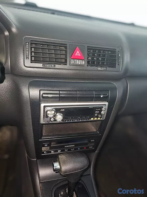 carros - VENTA  CARRO SKODA  3