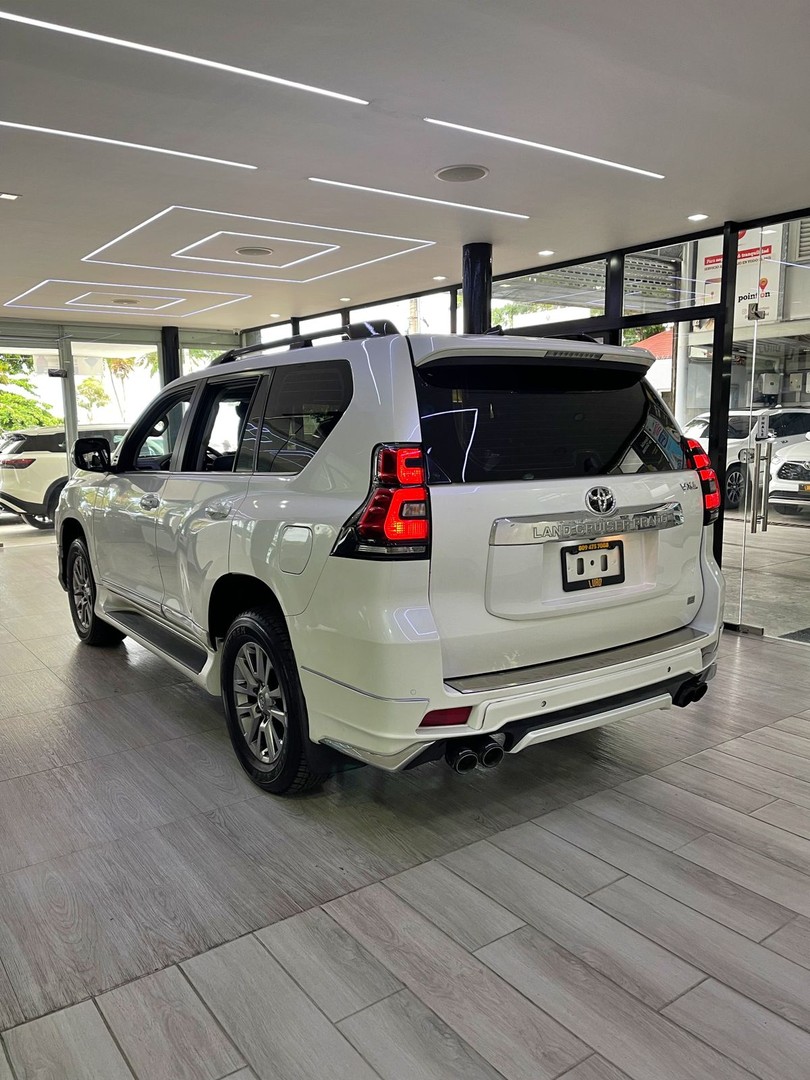 jeepetas y camionetas - Toyota land Cruiser prado VXL 2018 nuevaaa 4