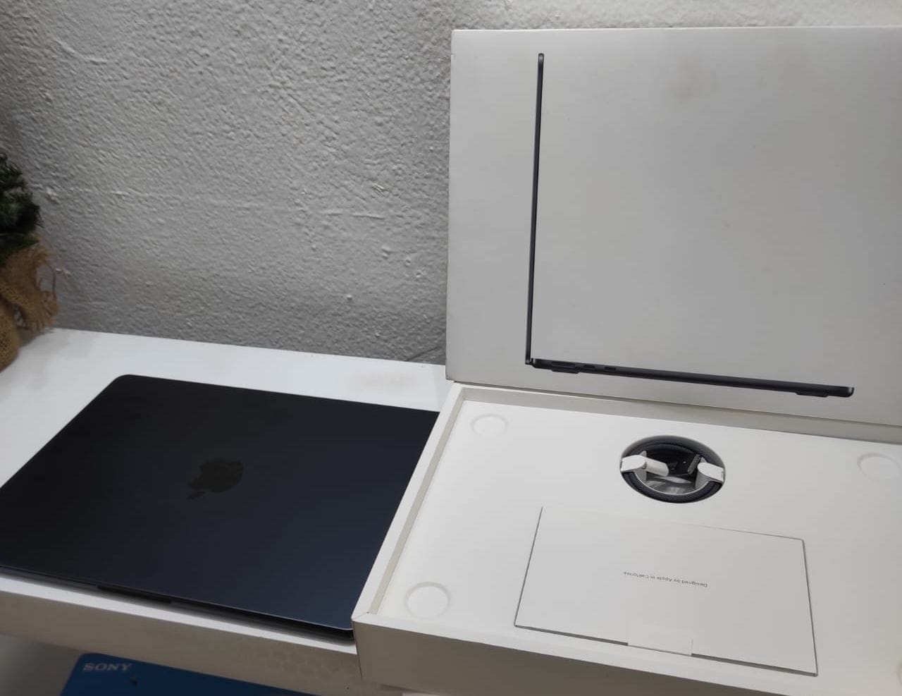 computadoras y laptops - Laptop Apple MacBook Air 13.6" 2024, M3, 8GB RAM, 256GB SSD, CPU 8, GPU 8, Nueva 4