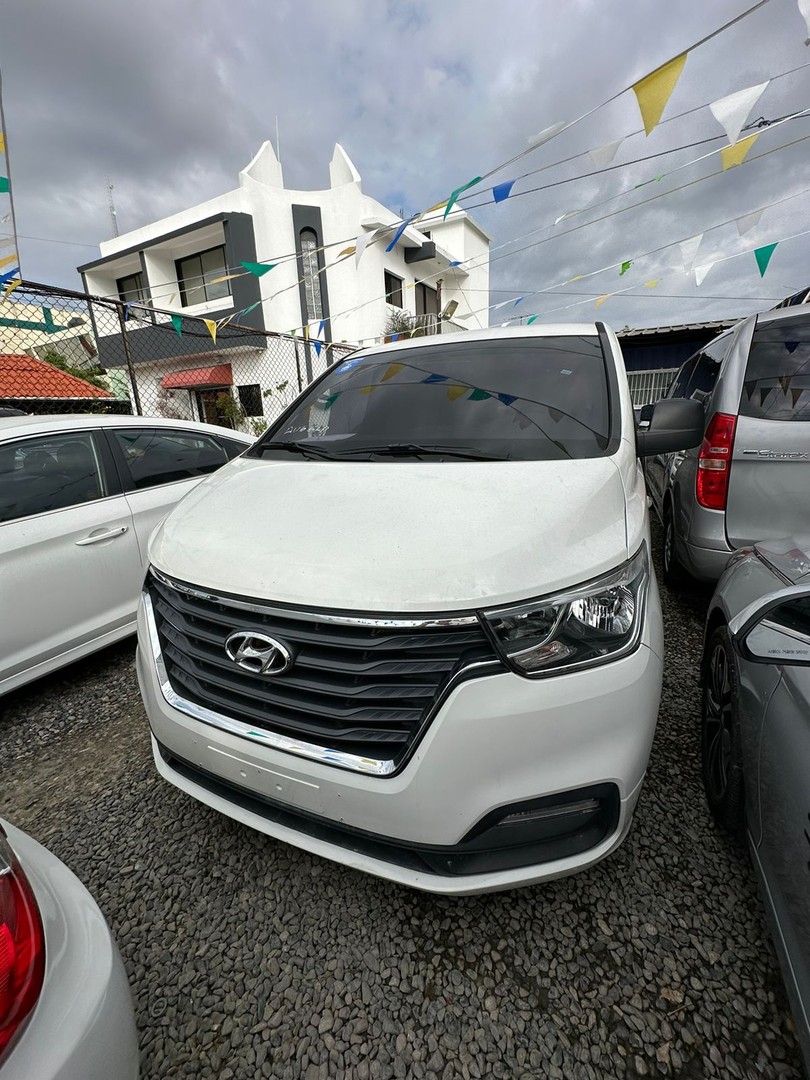 jeepetas y camionetas - HYUNDAI GRAND STAREX 2020 BLANCA 1