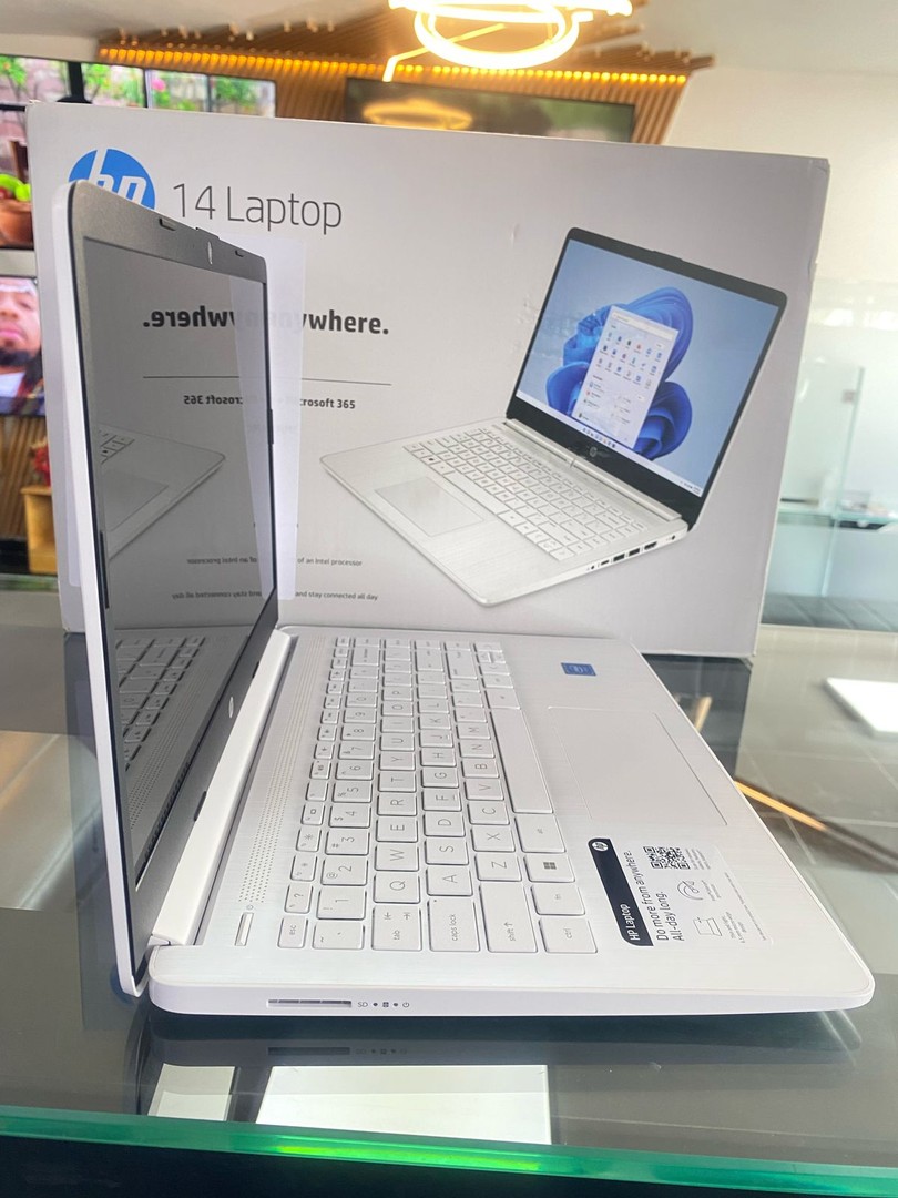 computadoras y laptops - Hermosa Laptop HP 14-dp0052dx, Pantalla 14 pulgs 1 año de garantía  4