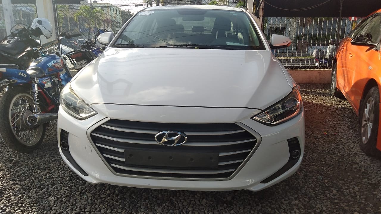 carros - HYUNDAI AVANTE 2017 BLANCO 0