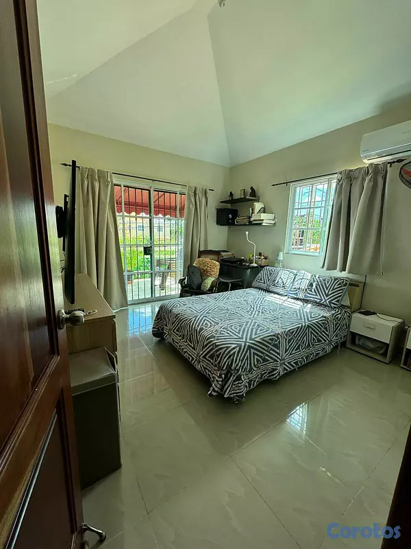casas - Casa en San Isidro .. 3 niveles, amplia y moderna! 6