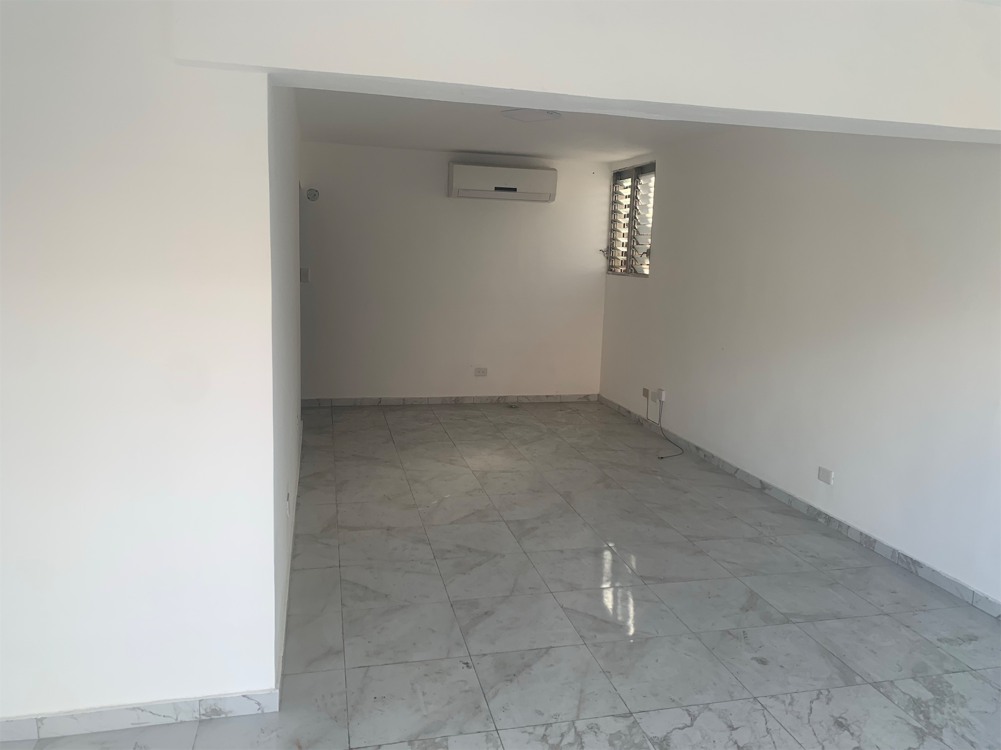 oficinas y locales comerciales - Local comercial amplio  4