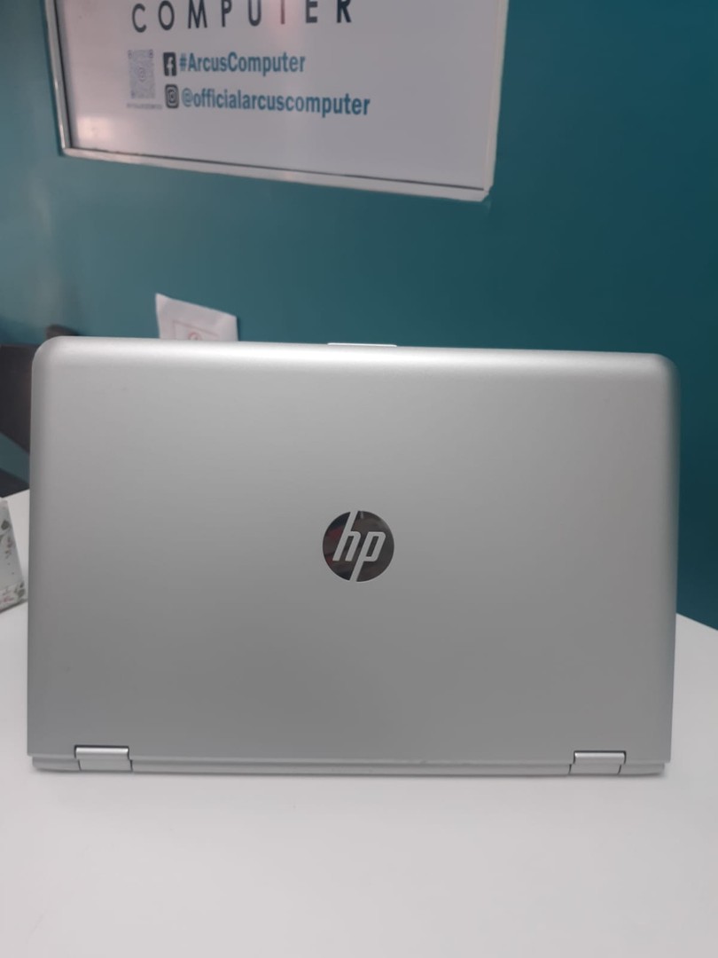computadoras y laptops - Laptop, HP Pavilion x360 Convertible (touch) / 7th Gen, Intel Core i5 / 8GB DDR4