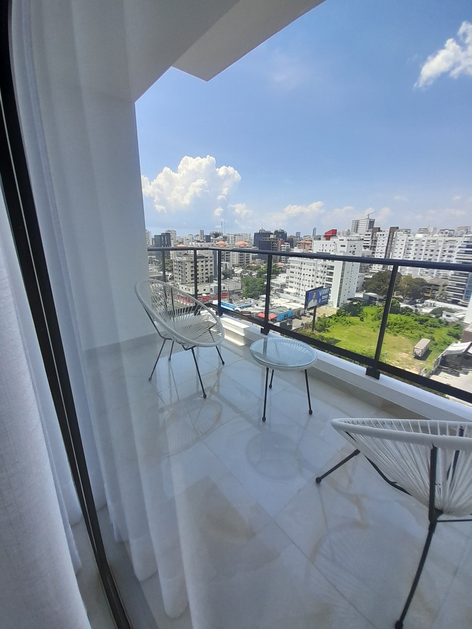 apartamentos - Rento apartamento amueblado moderno en Naco 0