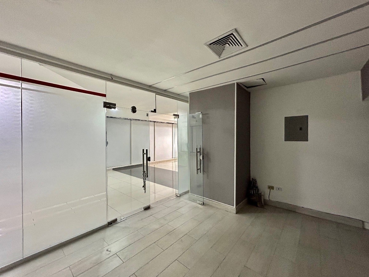 oficinas y locales comerciales - 🔵Alquilo Local 306 mts 2do piso en naco 
 1