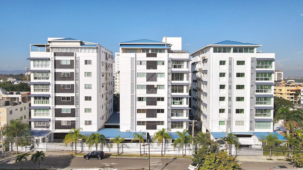 apartamentos - 220MTS2 CON ELEVADOR Y 3 PARQUEOS SOTERRADOS LA ESMERALDA STGO