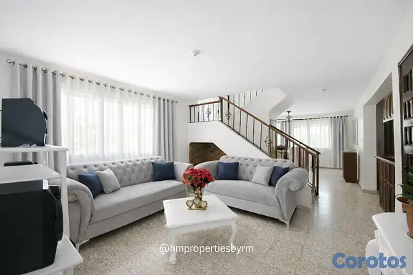 casas - Venta de Amplia Casa de 2 niveles en Miramar – Av. Independencia 3