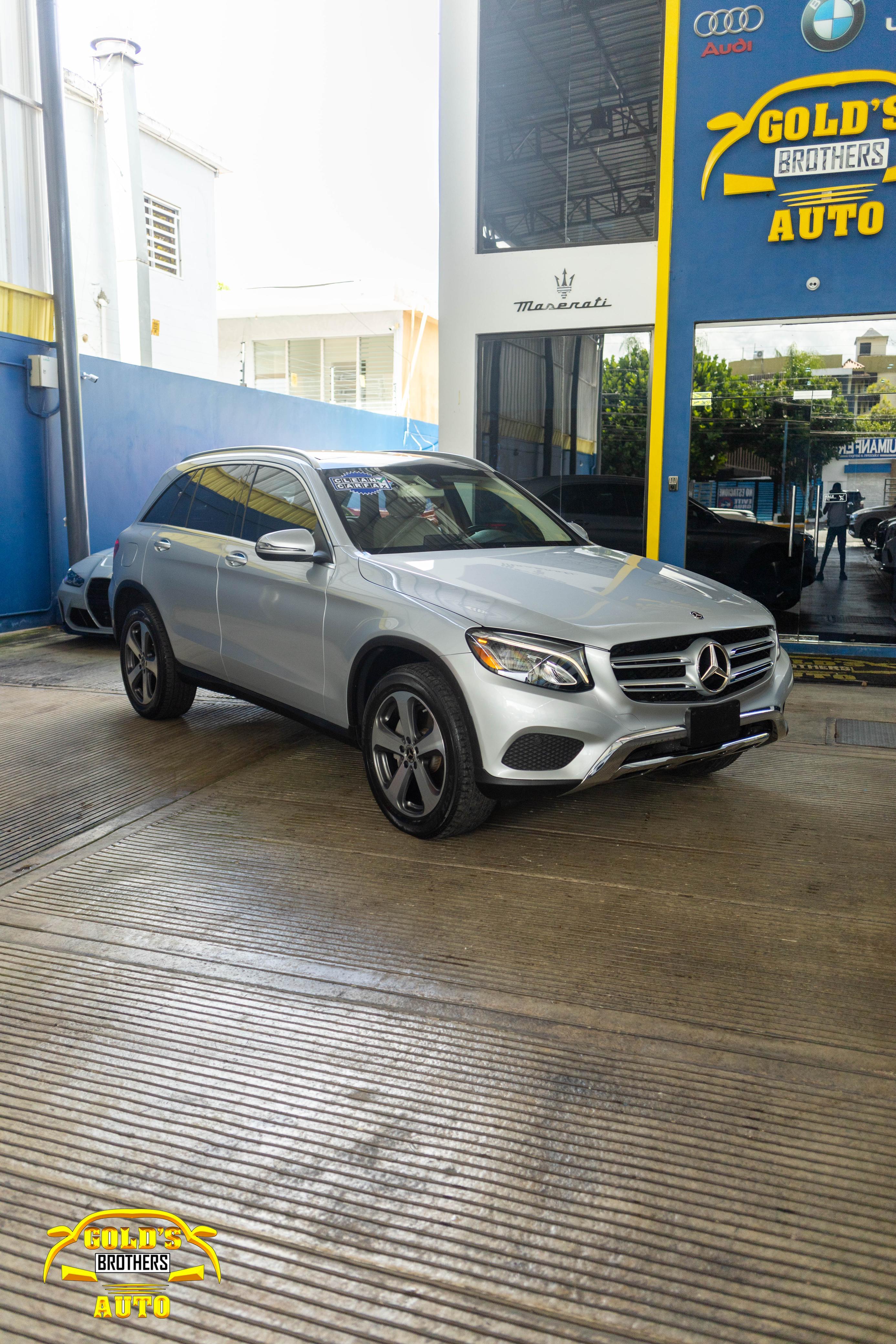 jeepetas y camionetas - Mercedes Benz GLC 300 2019 Clean Carfax