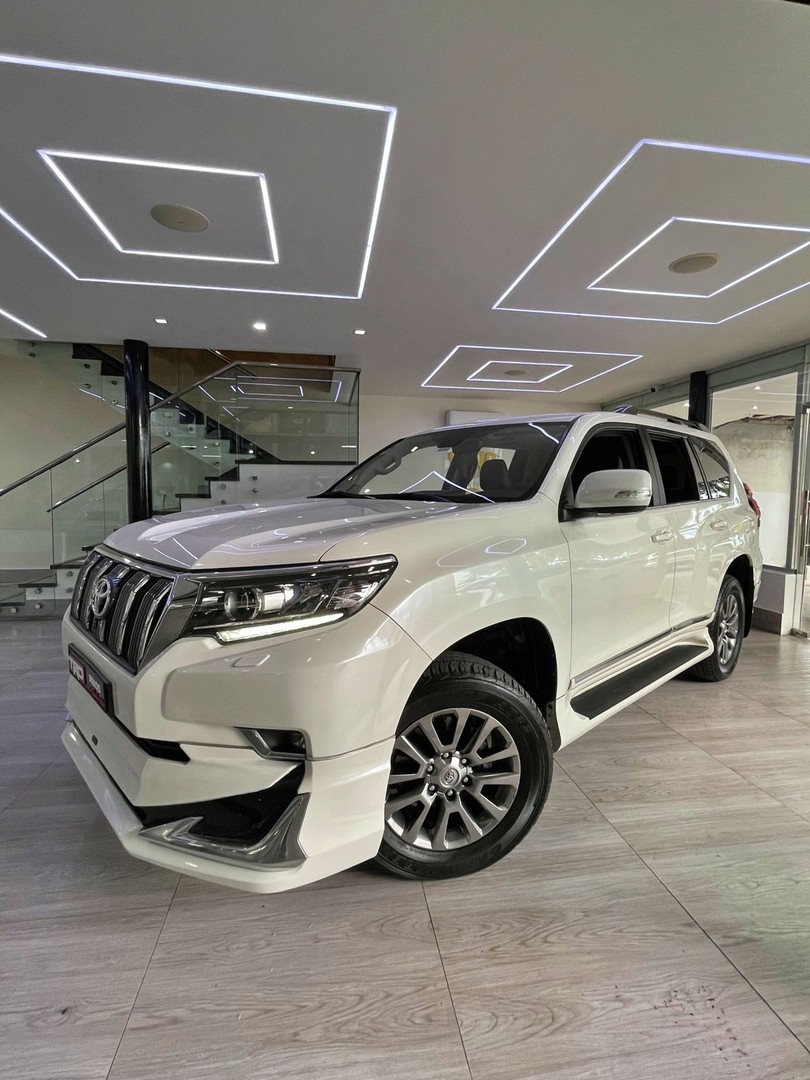 jeepetas y camionetas - Toyota land Cruiser prado VXL 2018 nuevaaa 5