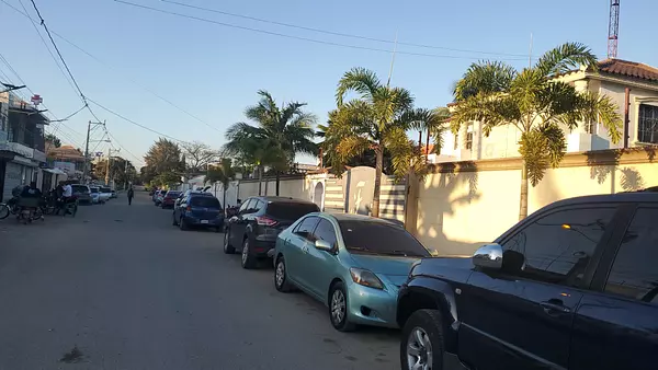 solares y terrenos - Solar Residencial o comercial en las Americas  4