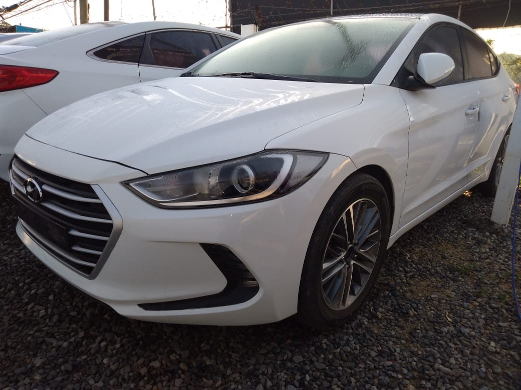 carros - HYUNDAI AVANTE 2017 BLANCODESDE: RD$700,100.00 2
