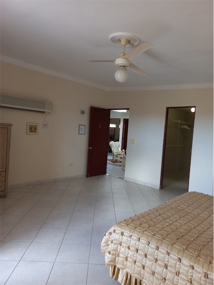 casas - Venta de casa en tropical del este con piscina y 561mts Santo Domingo 3