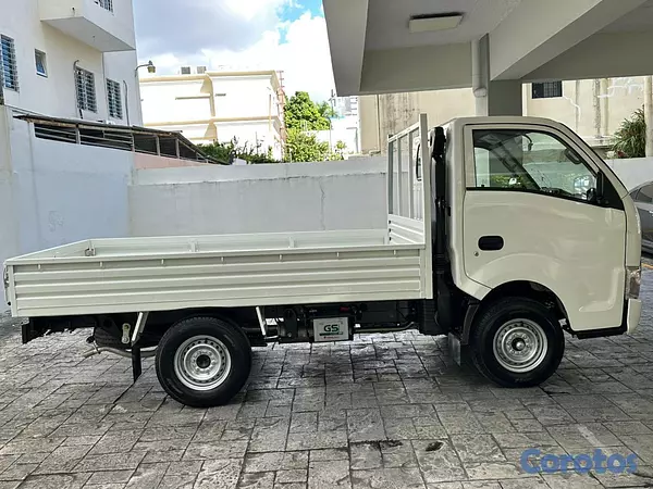 jeepetas y camionetas - Isuzu Traviz 2026 3