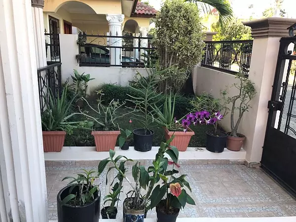 casas - Casa de 2 niveles en Jardines del Norte, Santiago 3