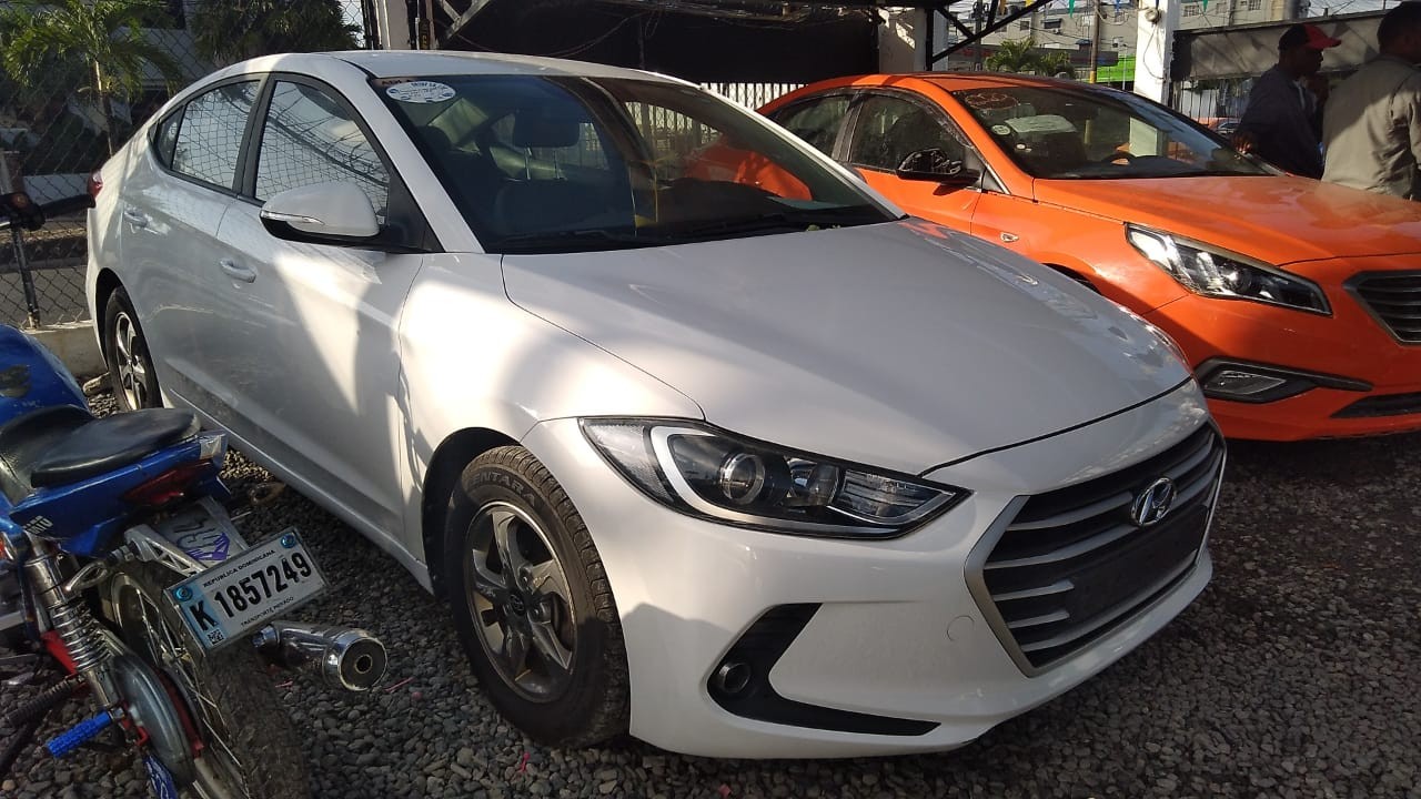 carros - HYUNDAI AVANTE 2017 BLANCO 1