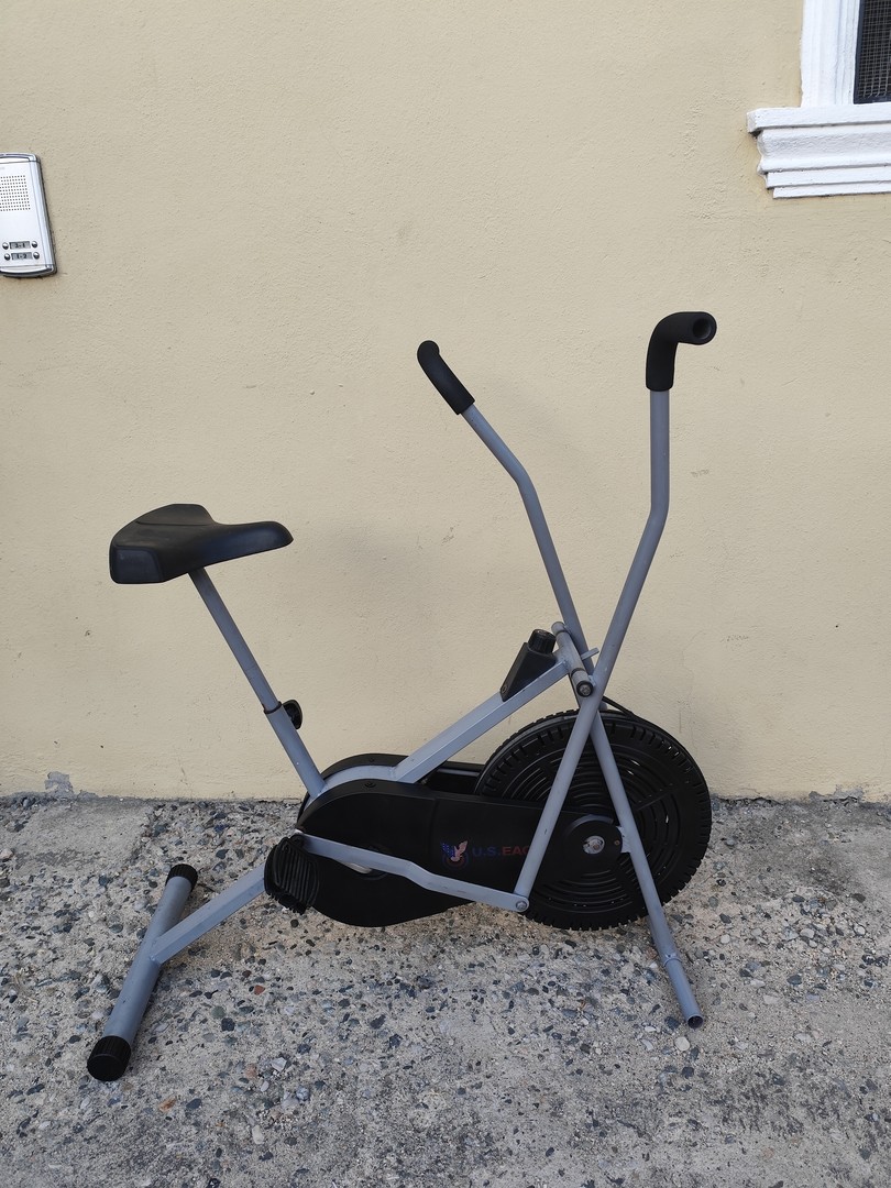 deportes - Bicicleta estacionaria con ejercicio de brazos  1