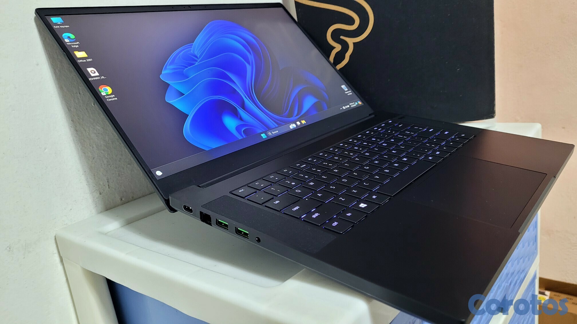 computadoras y laptops - Razer blade Gamer Core i7 9na Gen Ram 16gb nVidea  RTX 2060 6GB 1080p 144hz 2
