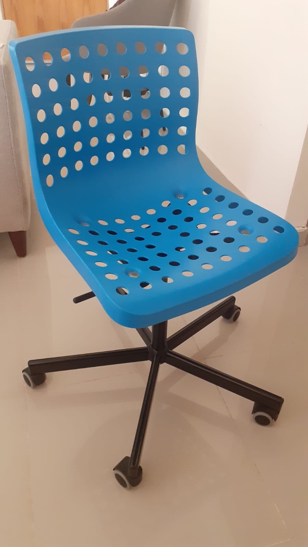 articulos de oficina - Silla azul (IKEA)