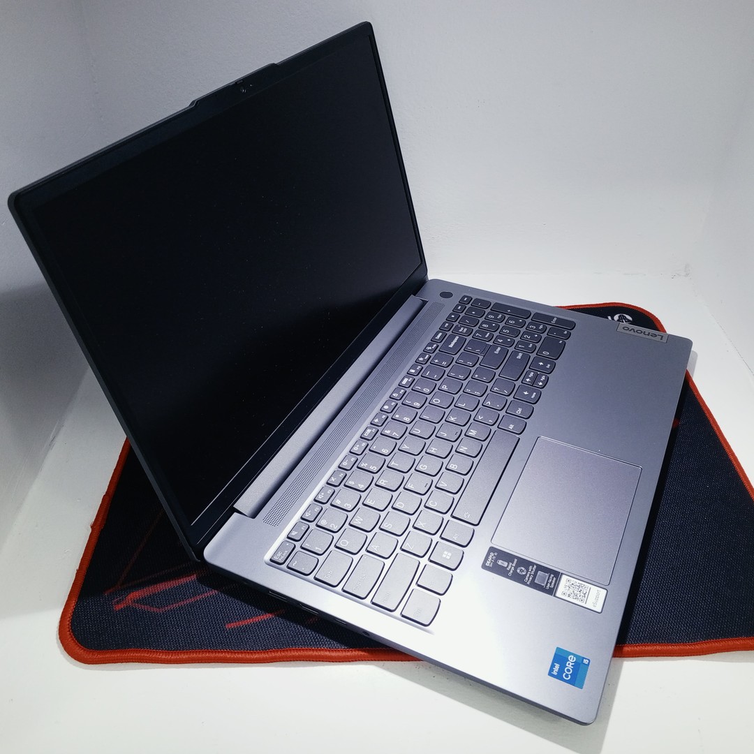 computadoras y laptops - Laptop Lenovo Ideapad Slim 3 15LRU8/ i5-1335U/8GB LPDDR5-SDRAM/256GB SSD 2