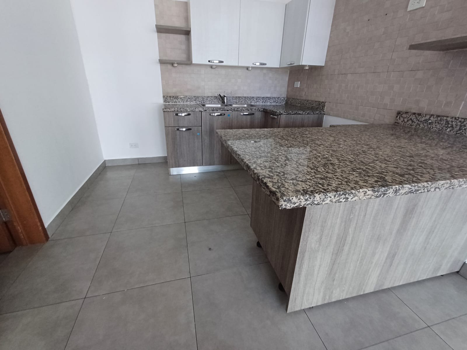 apartamentos - Alquiler de apartamento familiar moderno con área  1