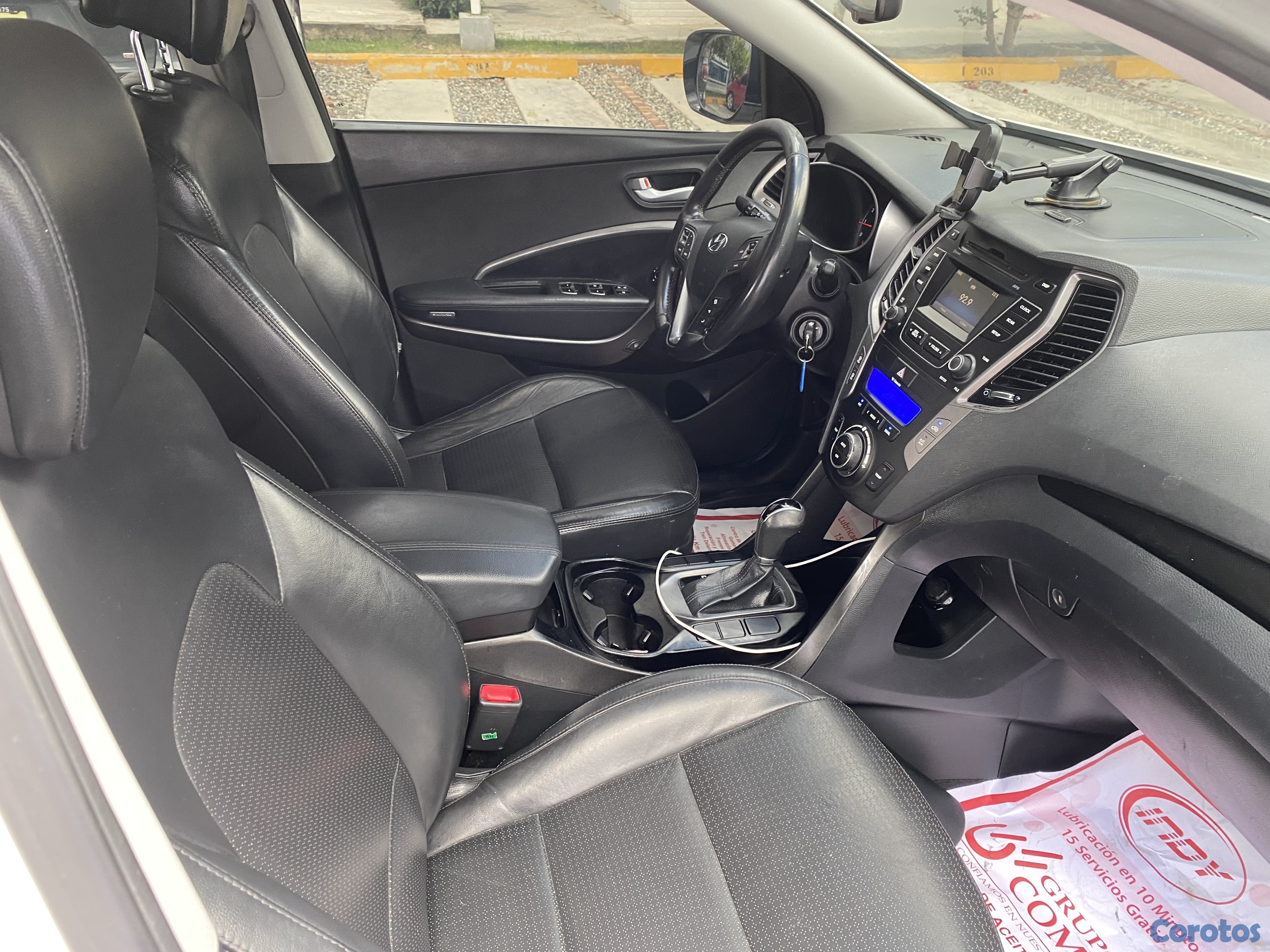 jeepetas y camionetas - Hiunday Santa Fe uso urbano, excelente condiciones 4