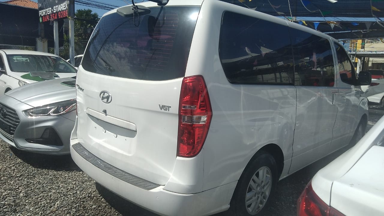 jeepetas y camionetas - HYUNDAI  STAREX 2017 BLANCA 5