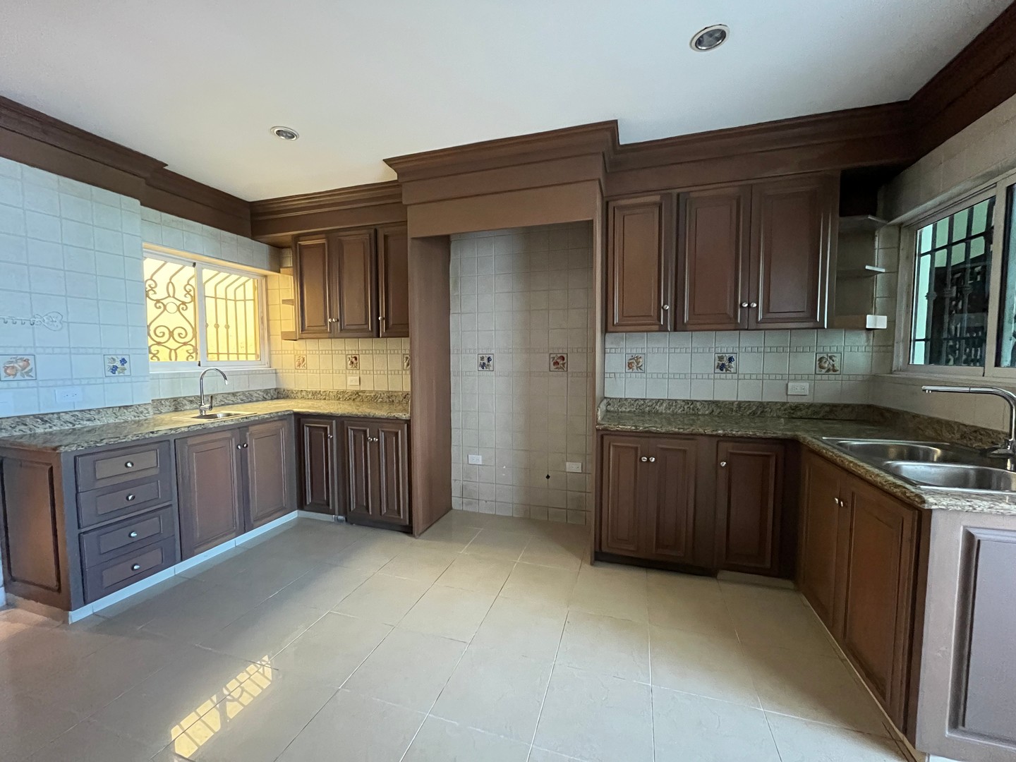 apartamentos - Apartamento En Alquiler En Piantini De Tres Habitaciones + Estudio 5